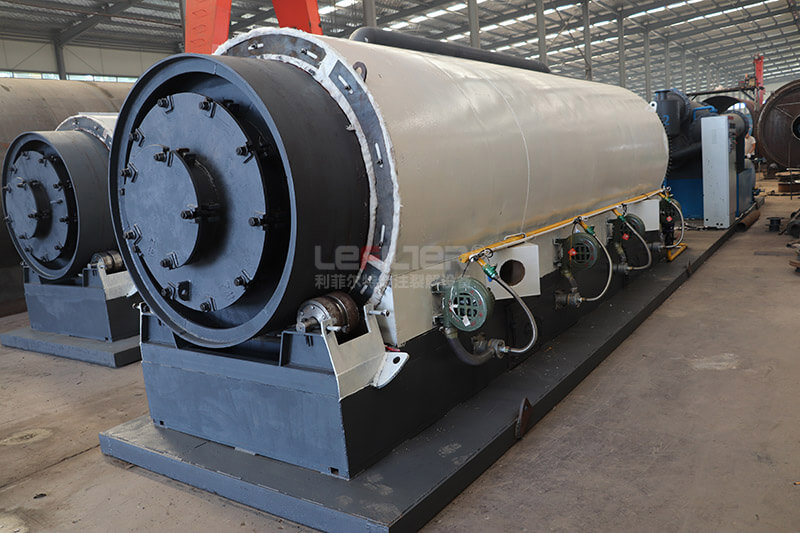 废轮胎炼油设备的固体回收，油气分离和尾气处理