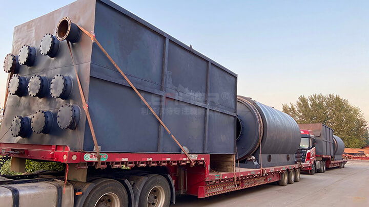 山东聊城张总订购的5台LES-2675废轮胎炼油设备装车发出